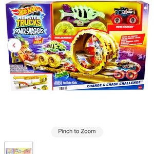 Mattel Red and Green Action Figures Playset